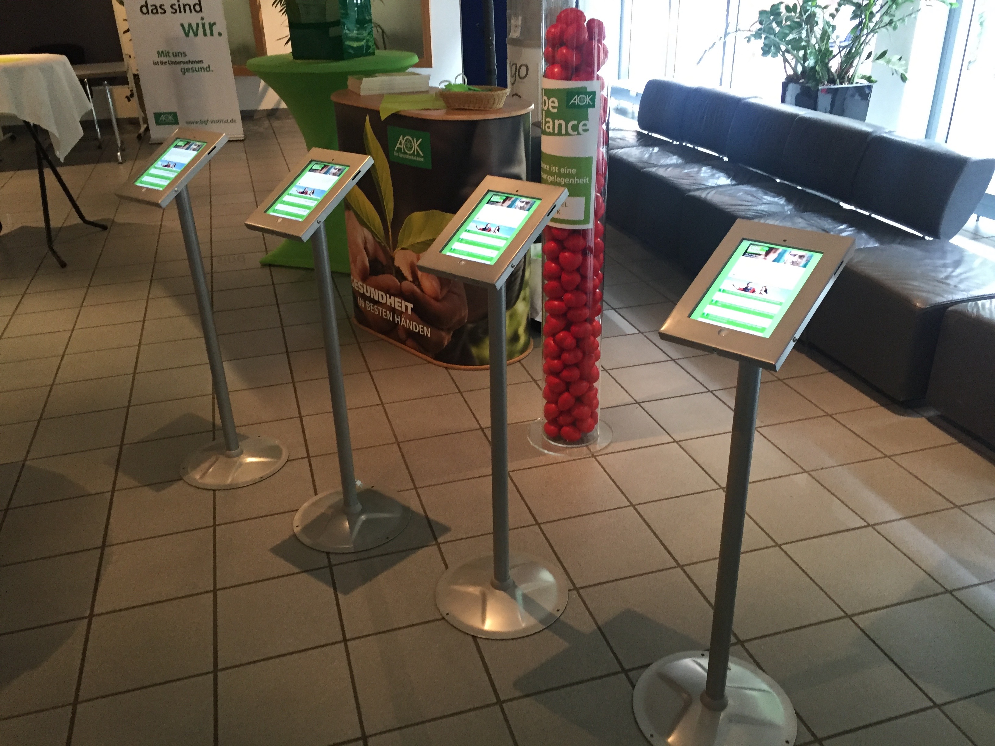 Tablets auf Stehfuß
